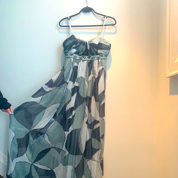 Gorgeous Full long Dress - Picture 4 of 5